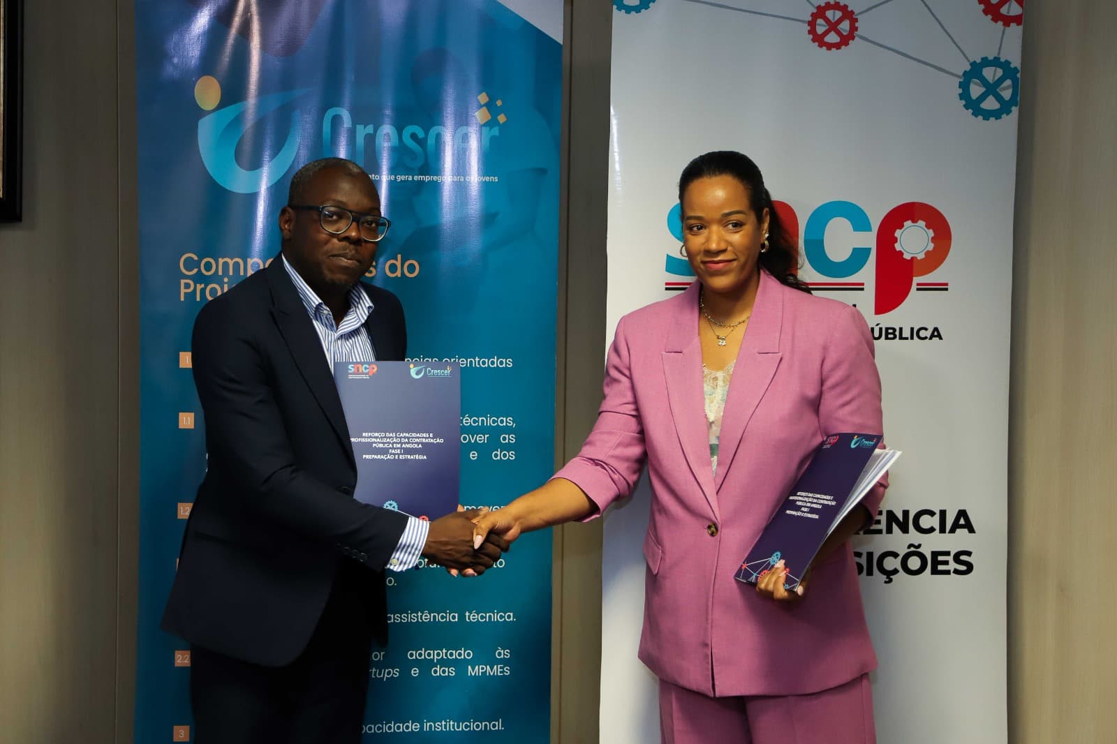 Cerimónia de assinatura de contratos SNCP